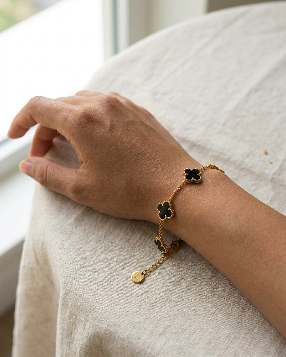 Noir Clover Elegance Bracelet
