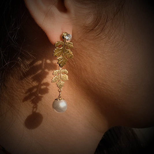 Lunaria Pearl Leaf Earring