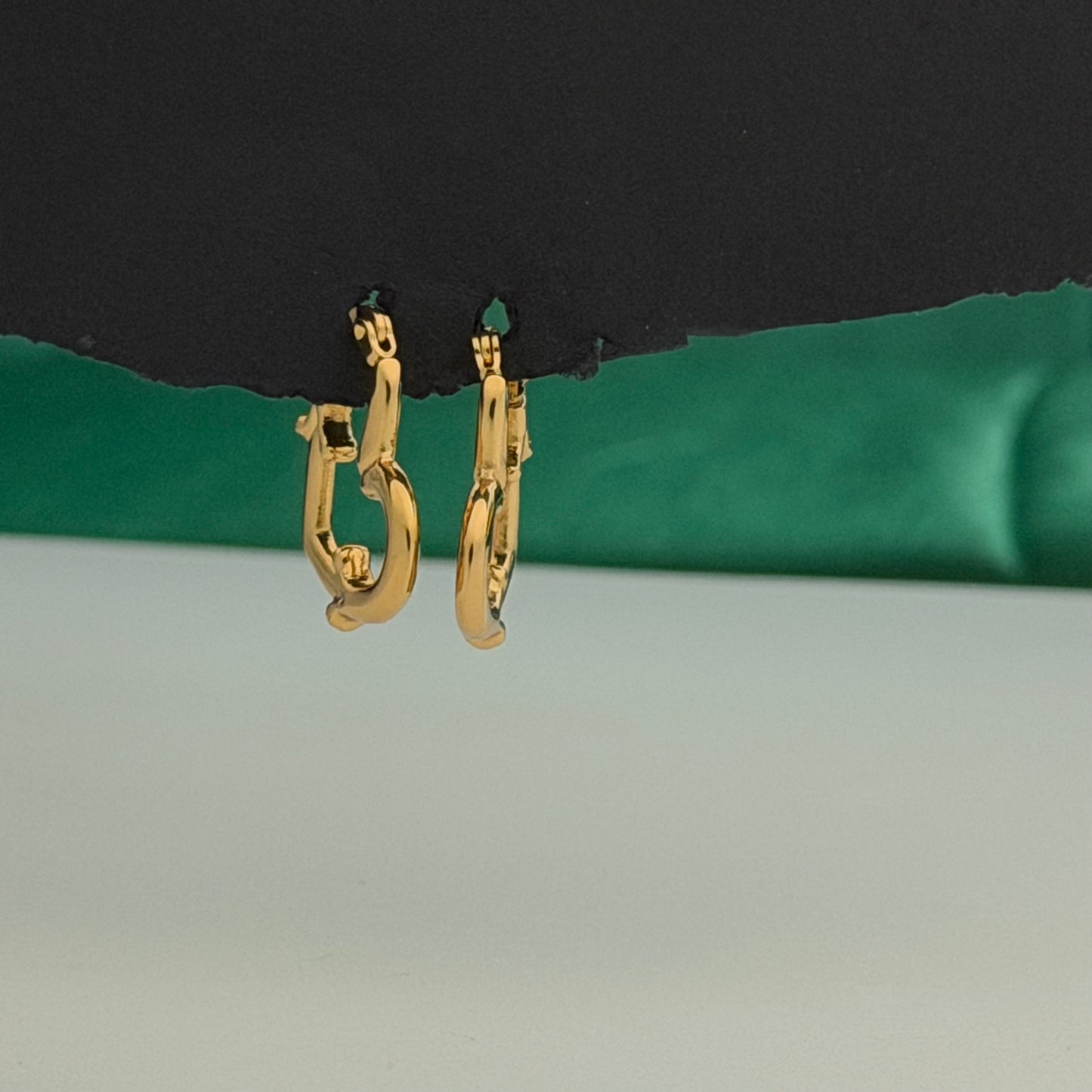 Aura Curve Mini Hoops