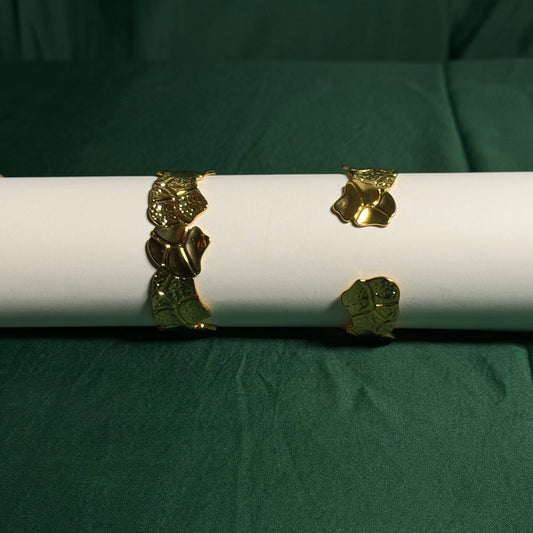 Élan Sculpted Gold Cuff