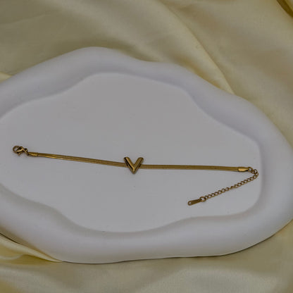 Golden V Grace Chain & Bracelet Combo